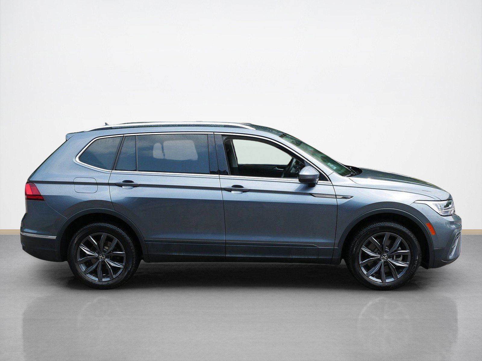 Used 2022 Volkswagen Tiguan SE with VIN 3VV2B7AX9NM131957 for sale in Maplewood, Minnesota