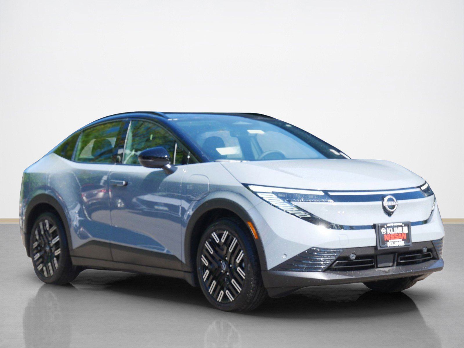 2026 Nissan Leaf Platinum+'s photo