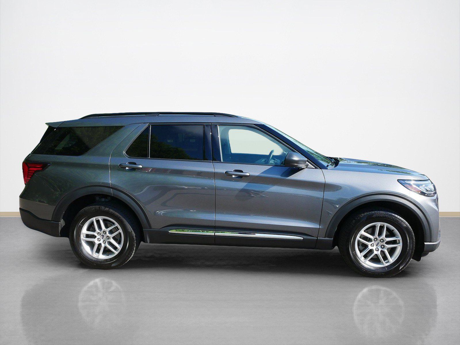 Used 2025 Ford Explorer Active with VIN 1FMUK8DH8SGA14888 for sale in Maplewood, Minnesota