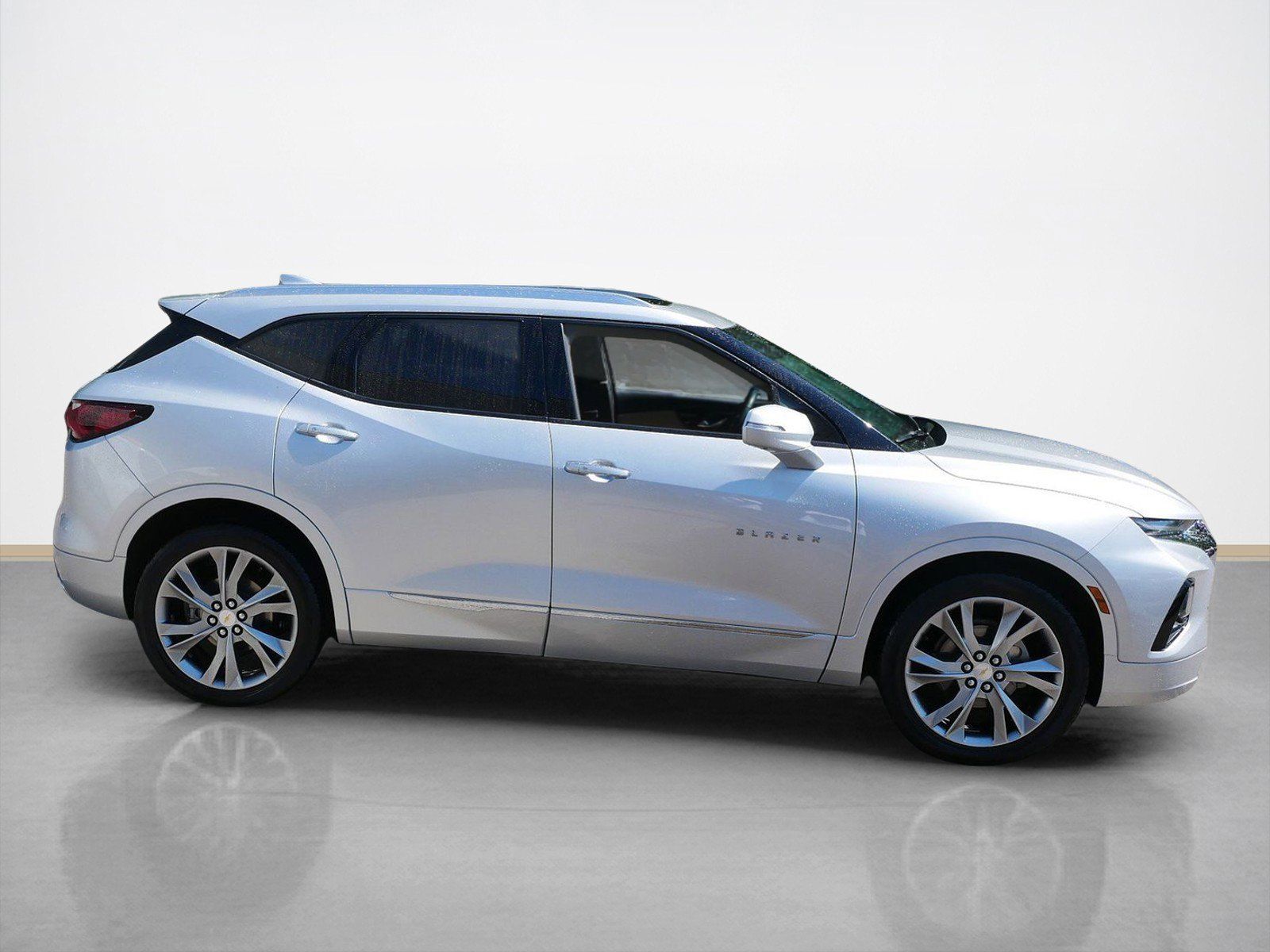 Used 2019 Chevrolet Blazer Premier with VIN 3GNKBFRS7KS566945 for sale in Maplewood, Minnesota