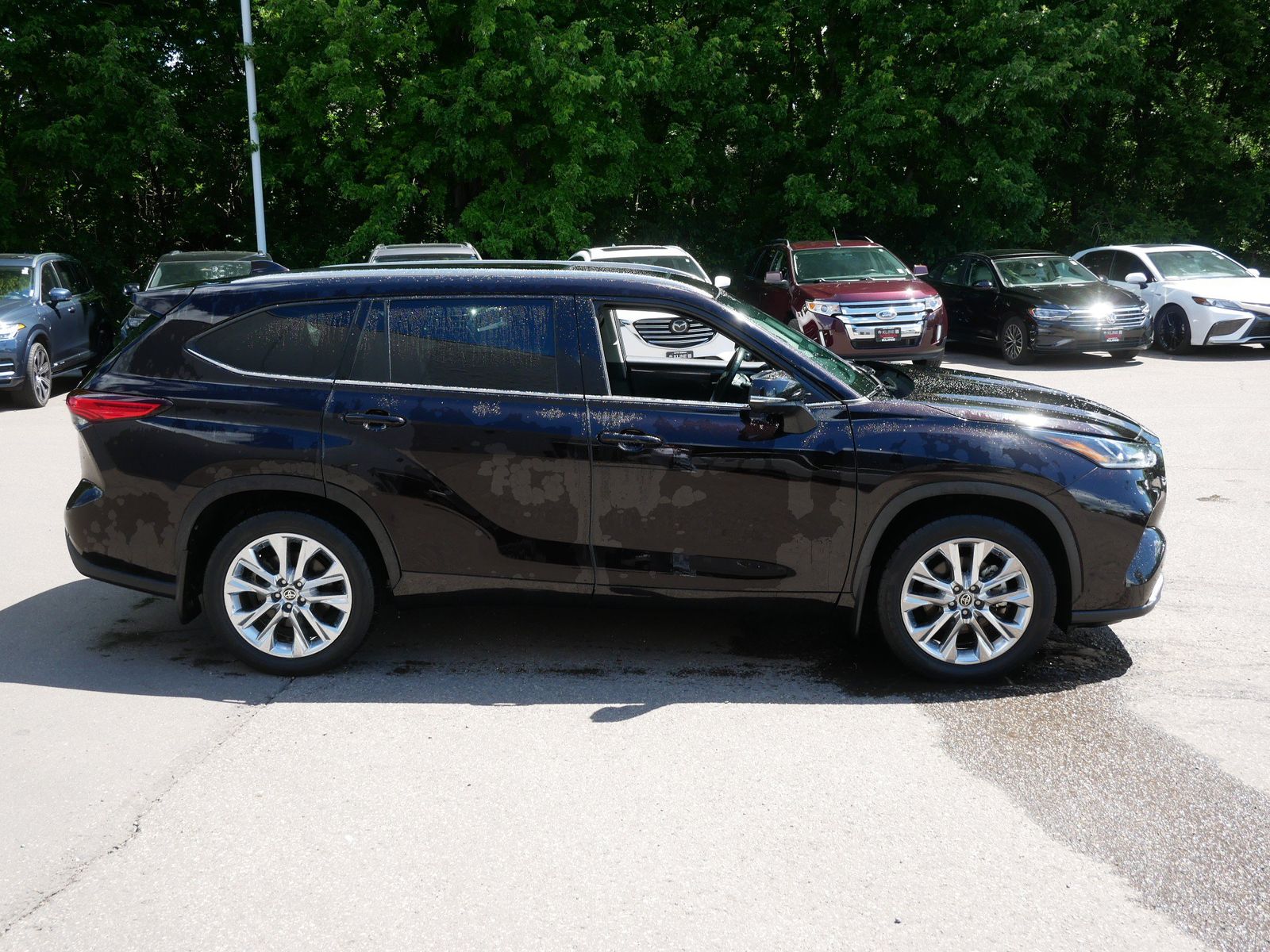Used 2020 Toyota Highlander Limited with VIN 5TDDZRBH9LS020442 for sale in Maplewood, Minnesota
