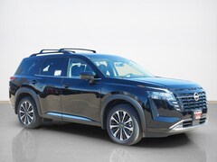2026 Nissan Pathfinder Platinum SUV