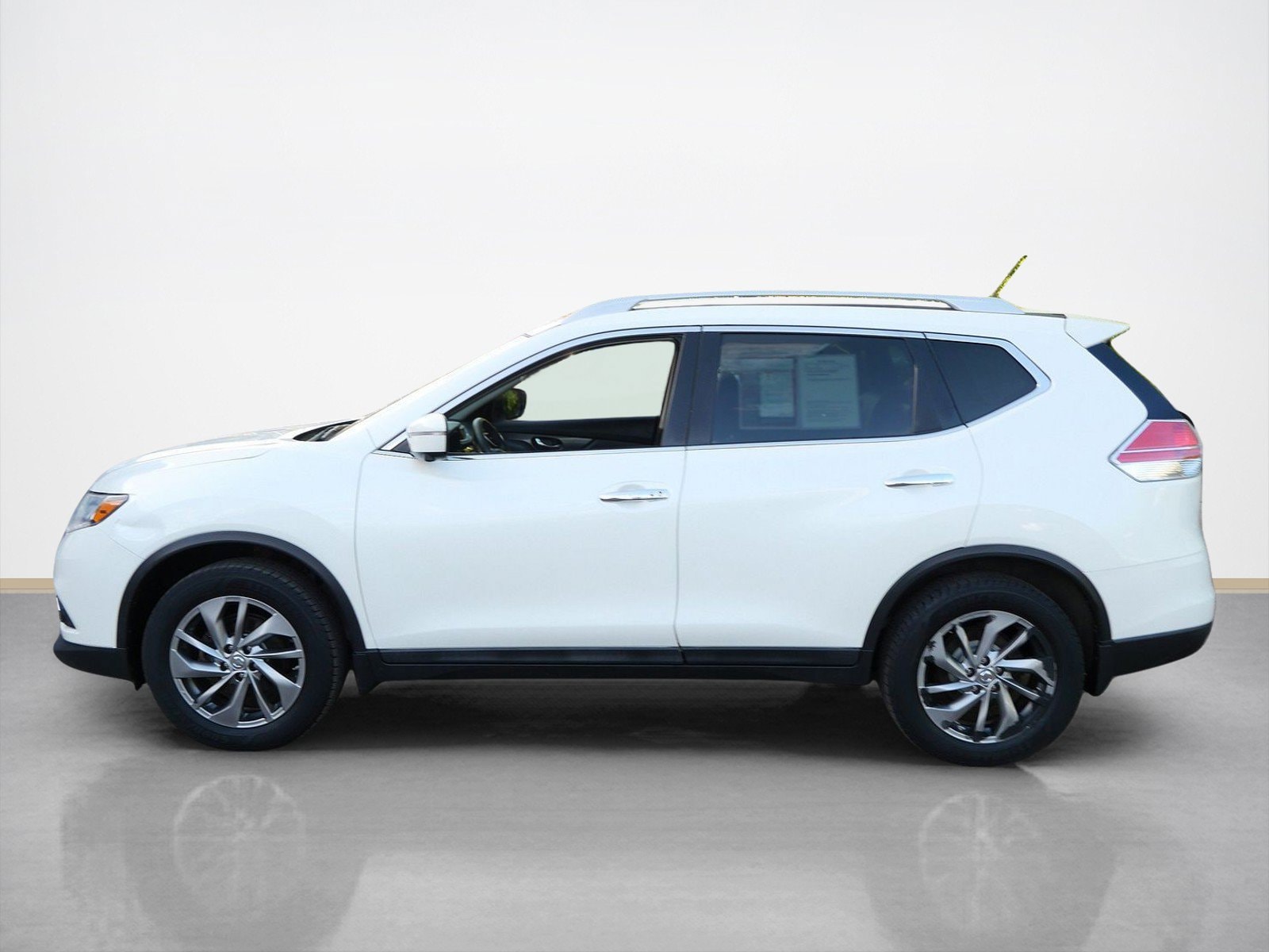 Used 2015 Nissan Rogue SL with VIN 5N1AT2MV1FC835315 for sale in Maplewood, Minnesota