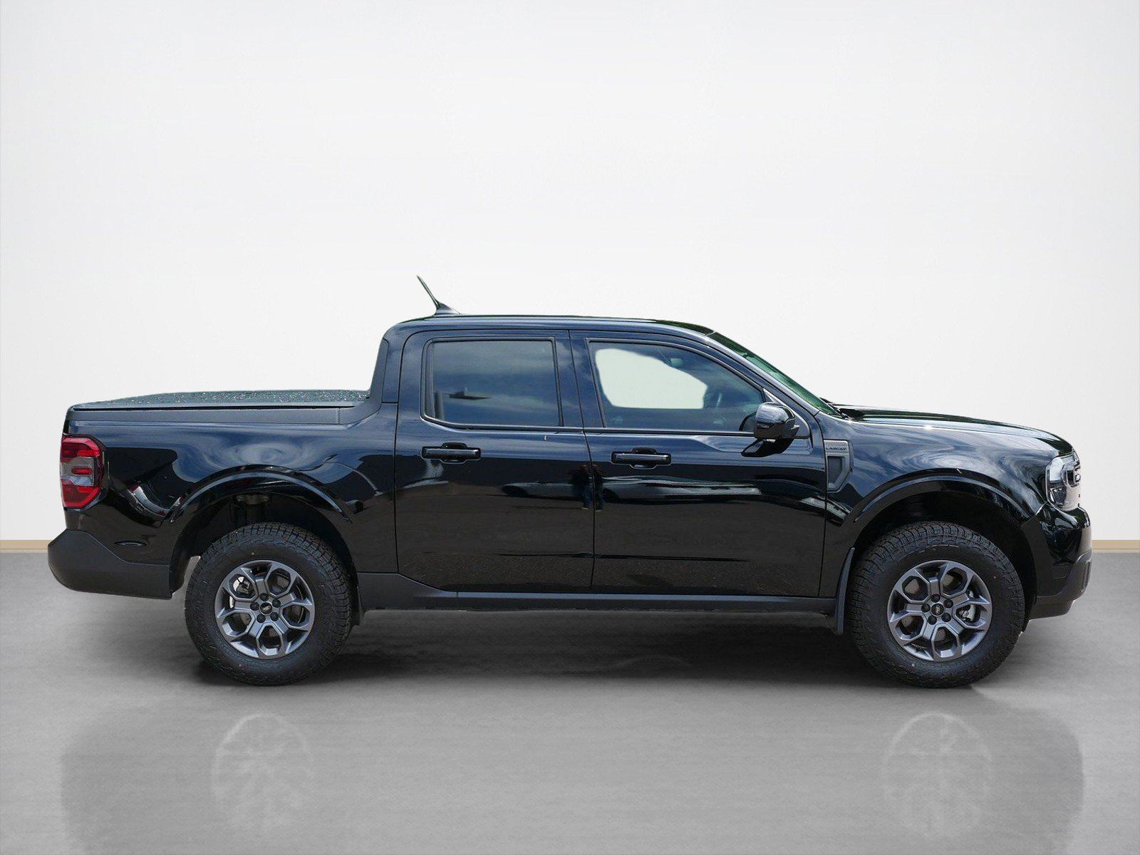 Used 2023 Ford Maverick Lariat with VIN 3FTTW8F92PRA26965 for sale in Maplewood, Minnesota