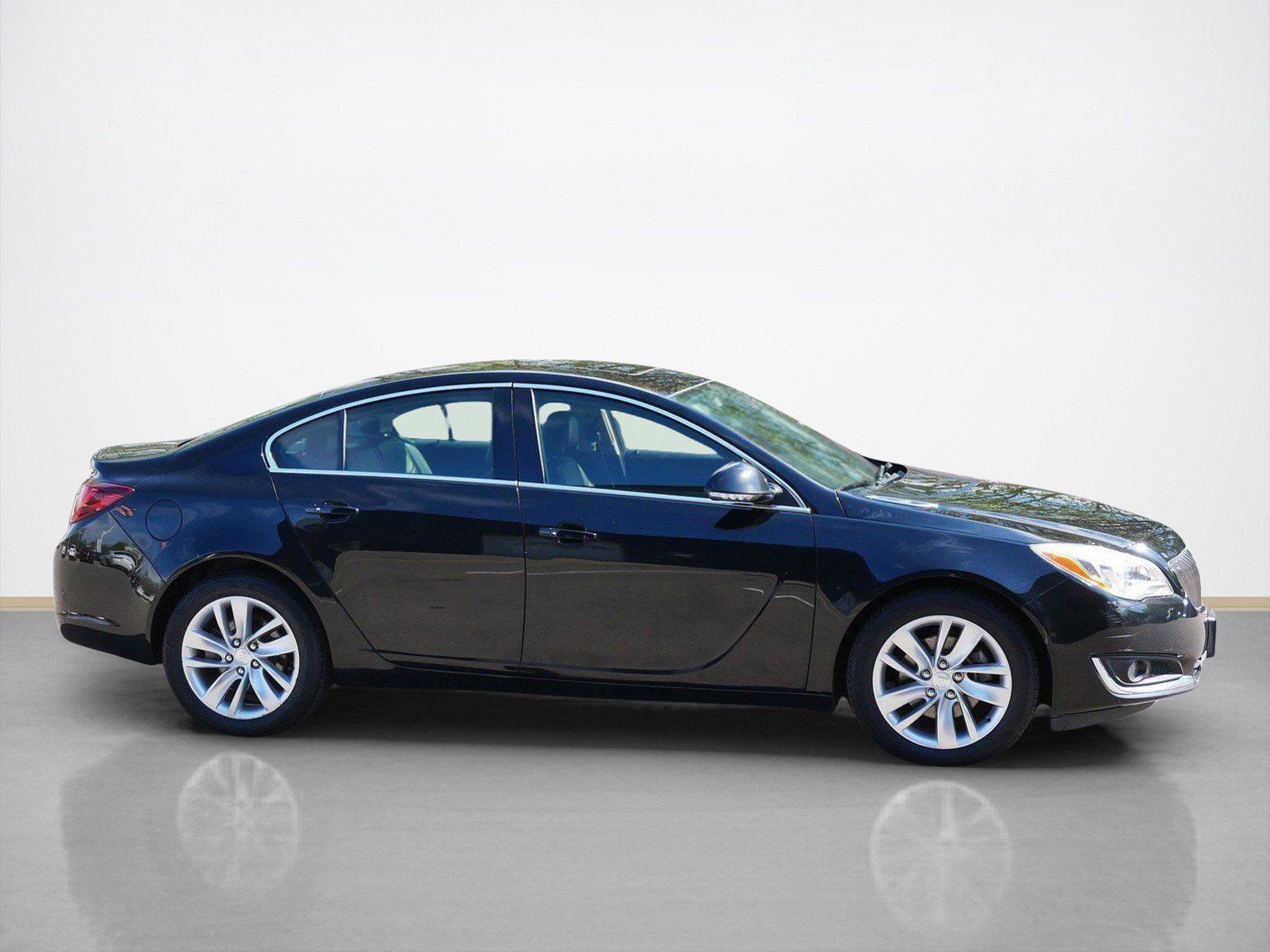 Used 2016 Buick Regal Premium 2 with VIN 2G4GT5GX2G9124773 for sale in Maplewood, Minnesota