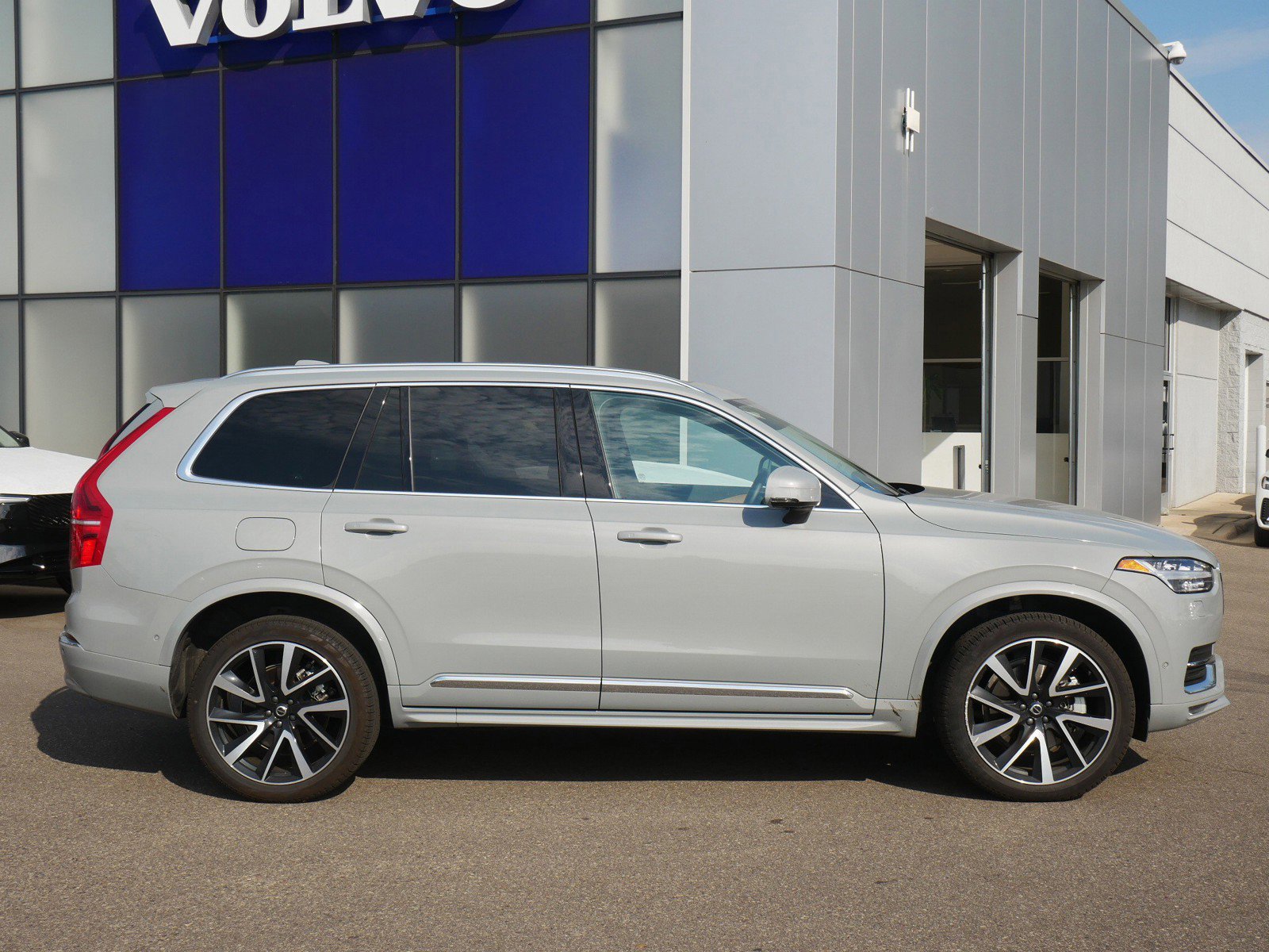 Certified 2025 Volvo XC90 Plus with VIN YV4062PE0S1318934 for sale in Maplewood, Minnesota