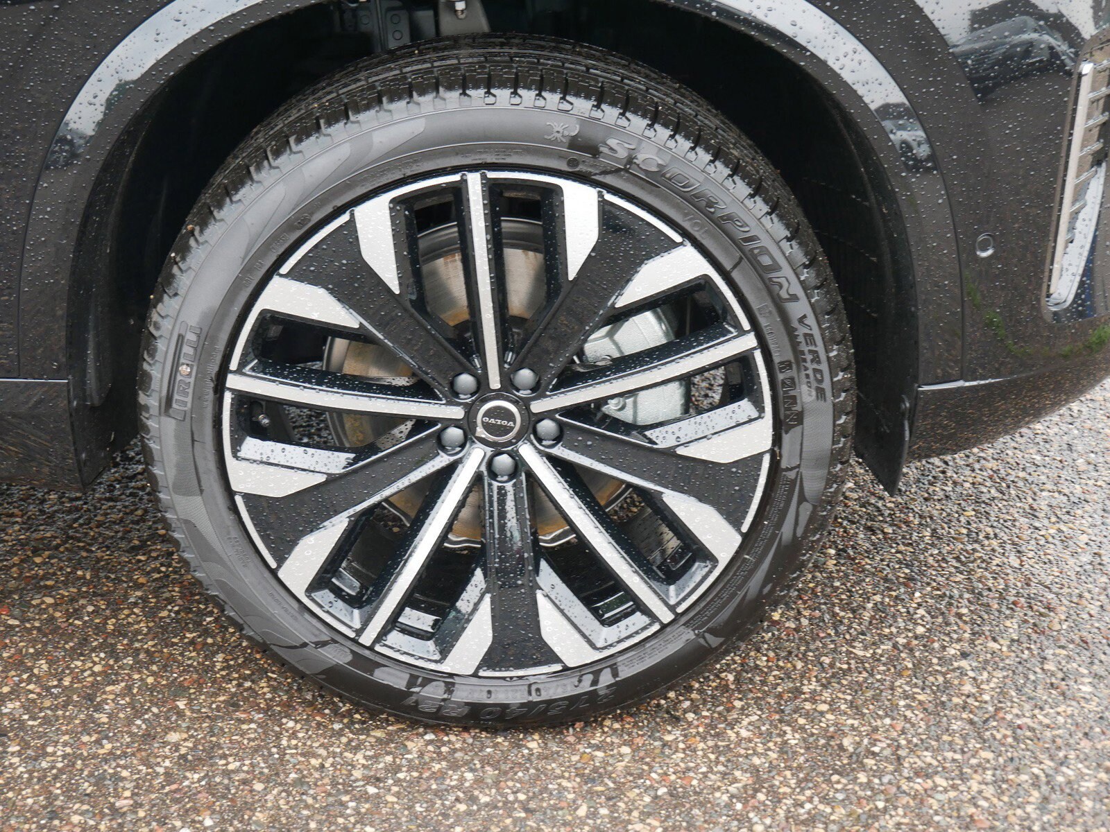 2025 Volvo XC90 B5 Plus photo 4