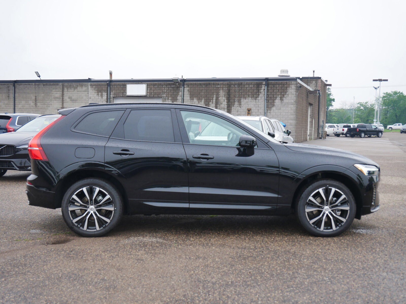 2025 Volvo XC90 B5 Plus photo 2