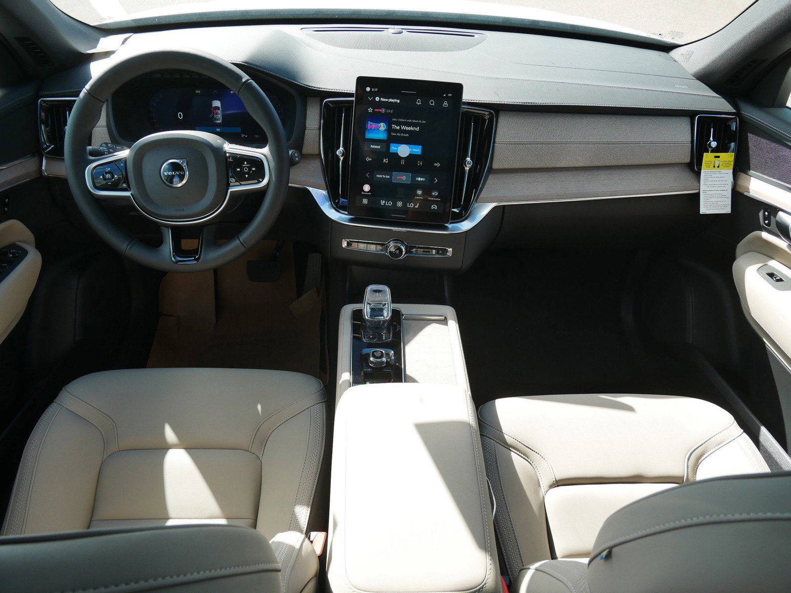 2026 Volvo XC90 Plus - Photo 7