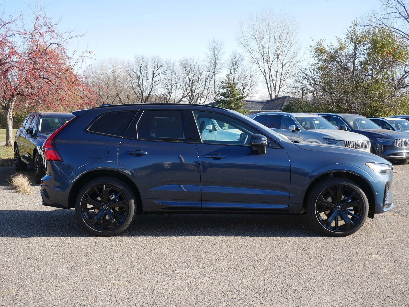 2026 Volvo XC60 Black Edition photo 2