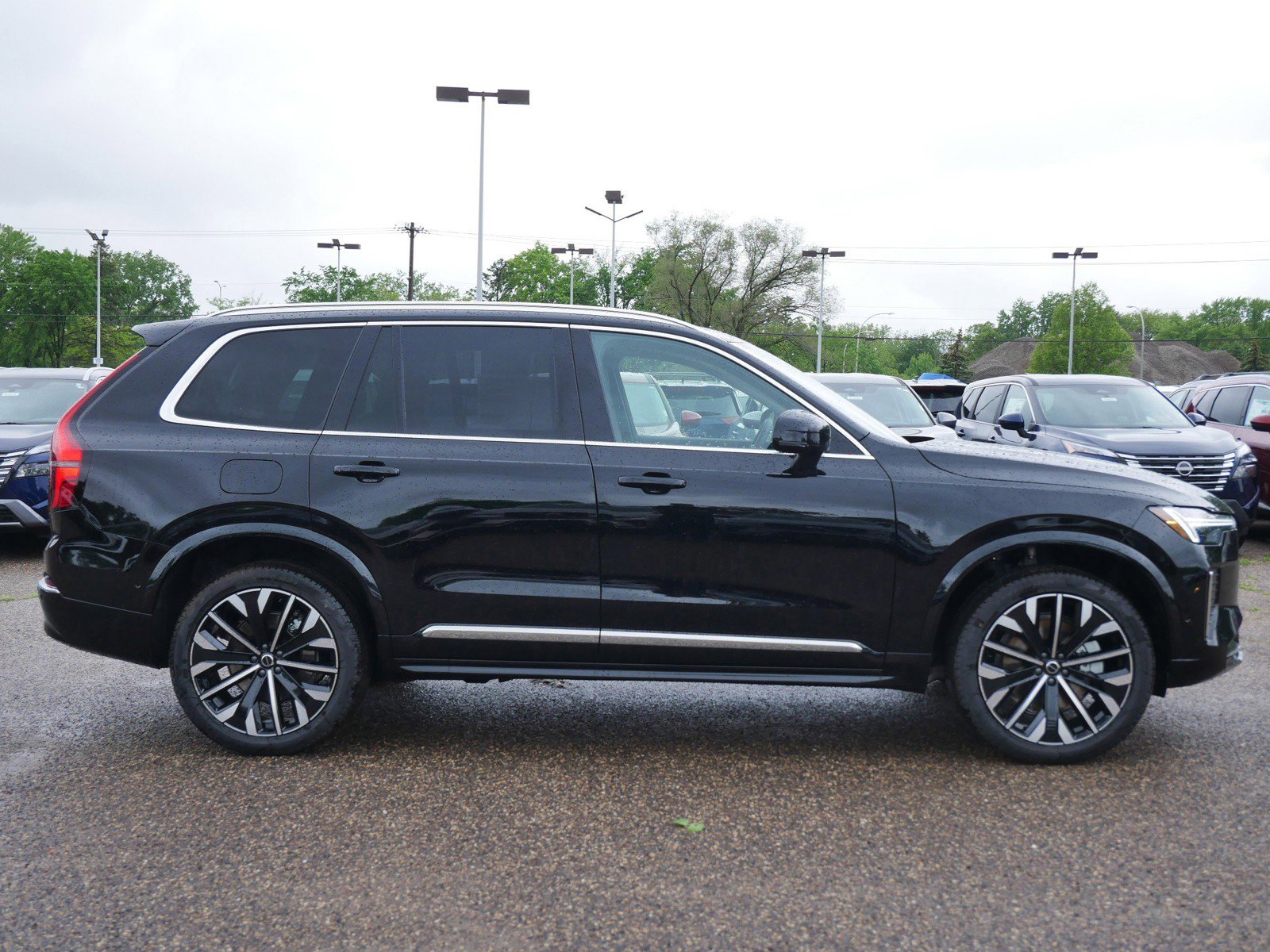 2025 Volvo XC90 Plus photo 2