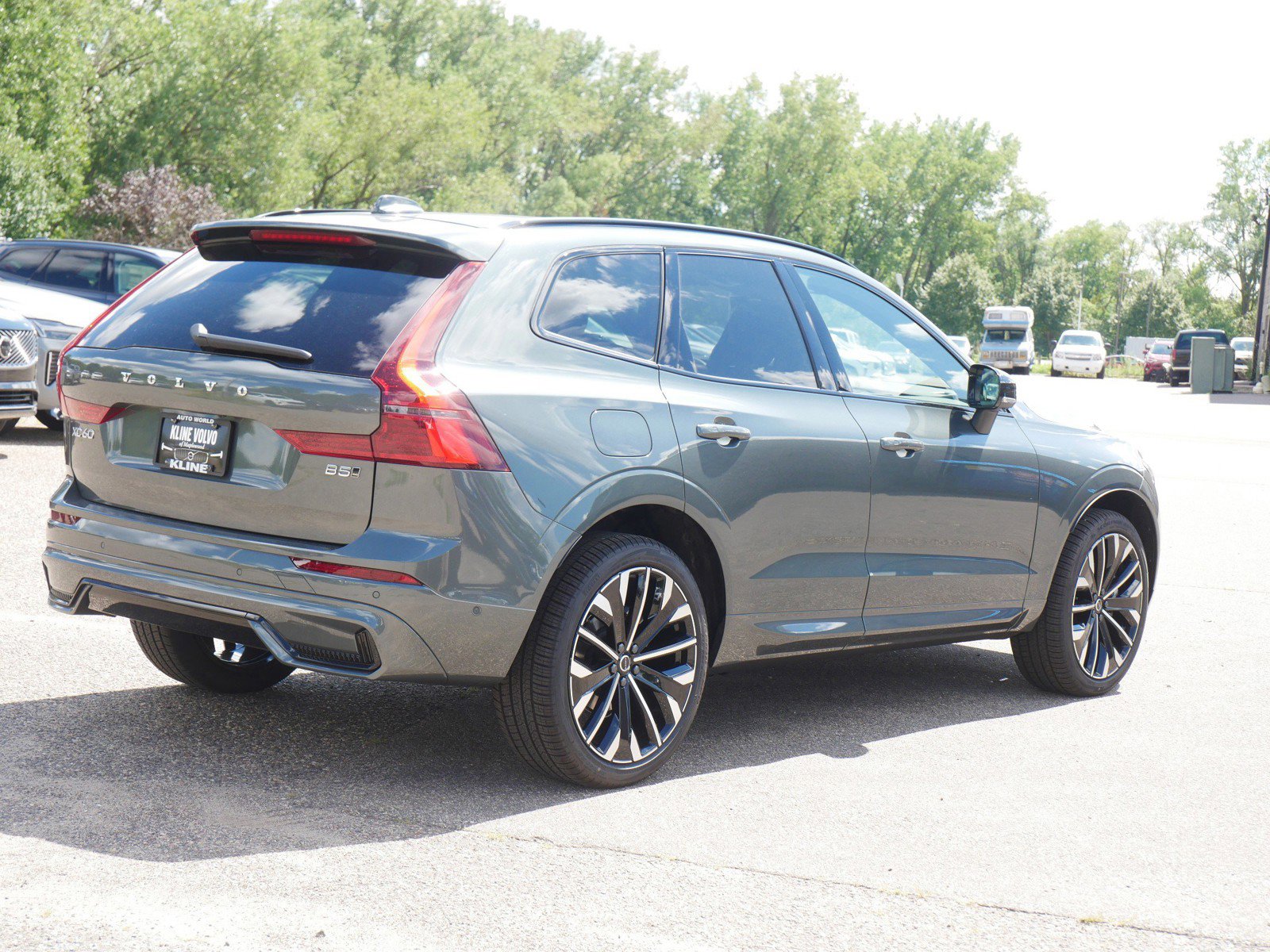 2026 Volvo XC60 B5 photo 3