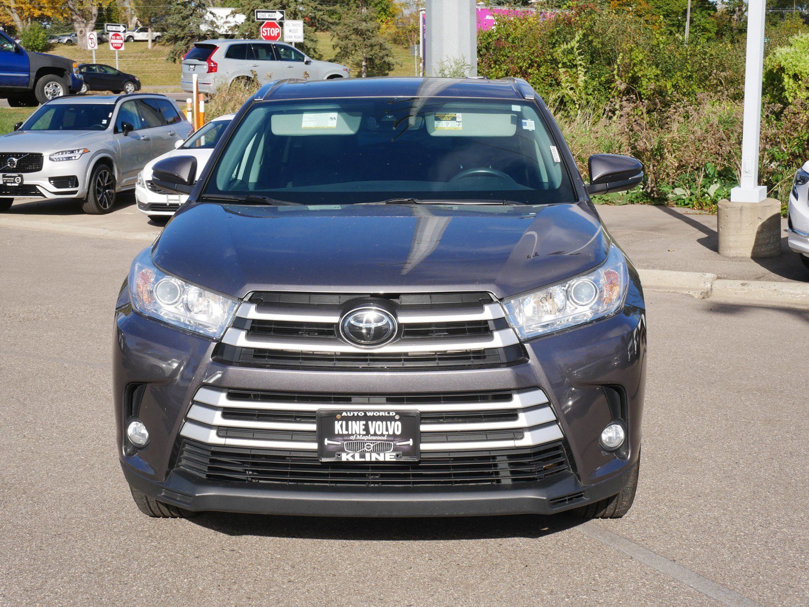 Used 2018 Toyota Highlander XLE with VIN 5TDJZRFH9JS558181 for sale in Maplewood, Minnesota