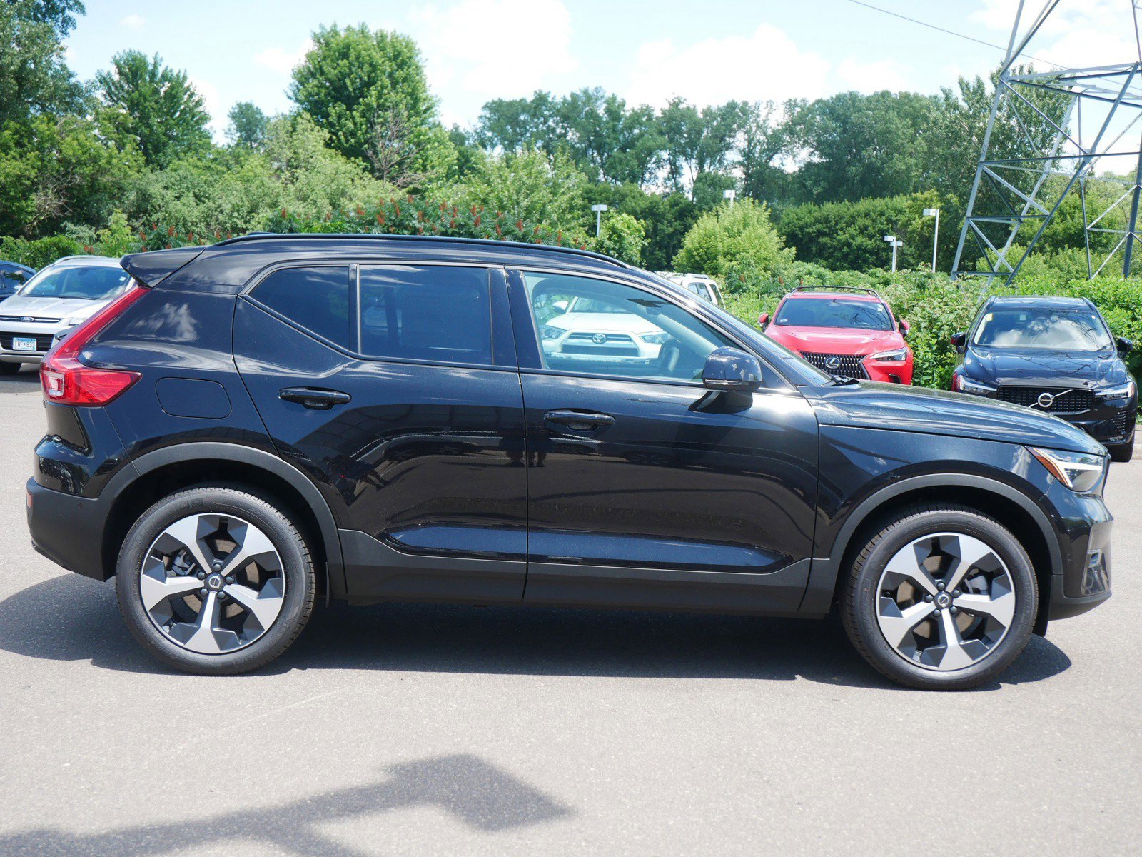 2026 Volvo XC40 Plus photo 2