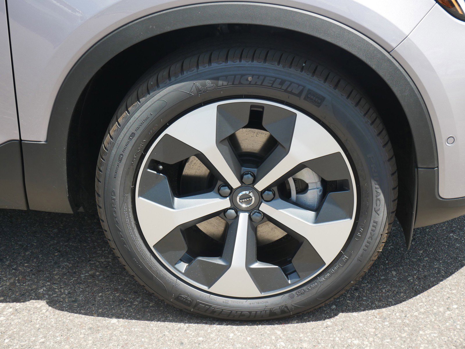2026 Volvo XC40 Plus photo 4