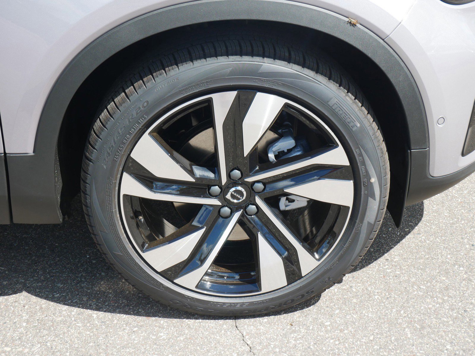 2026 Volvo XC40 Plus photo 4
