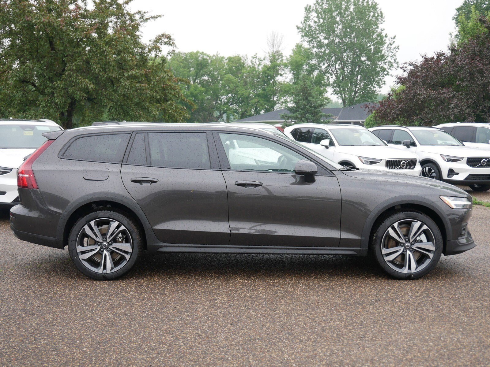 2025 Volvo V60 Cross Country B5 AWD Plus photo 2