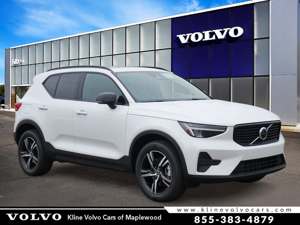 New 2026 Volvo XC40 B5 Core SUV