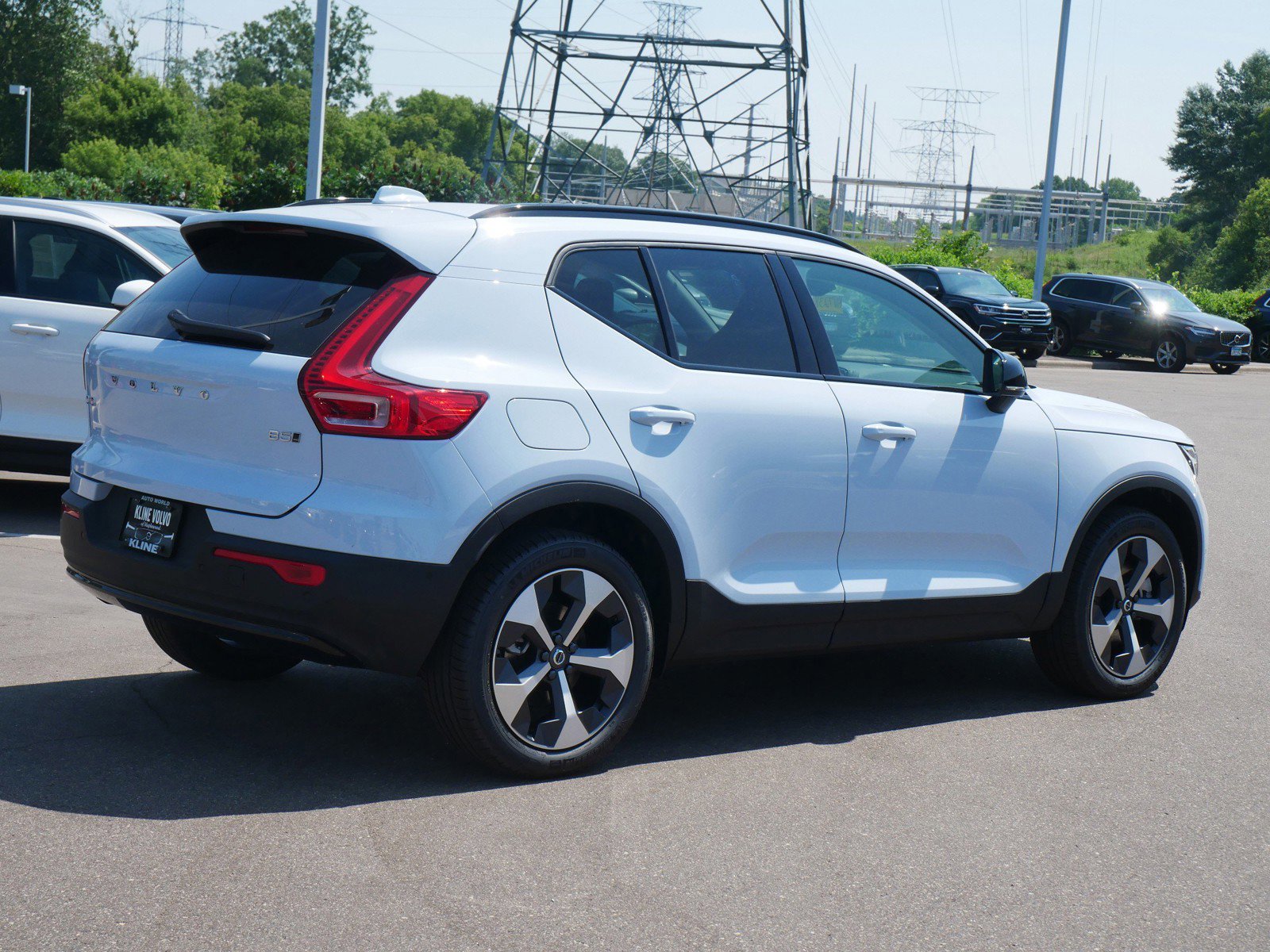 2026 Volvo XC40 Plus photo 3