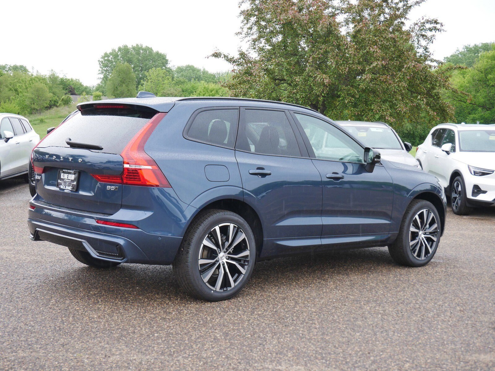 2025 Volvo XC60 B5 Plus photo 3