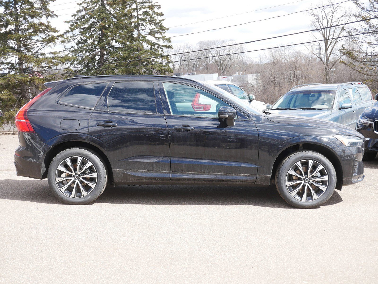 2025 Volvo XC60 B5 Core photo 2