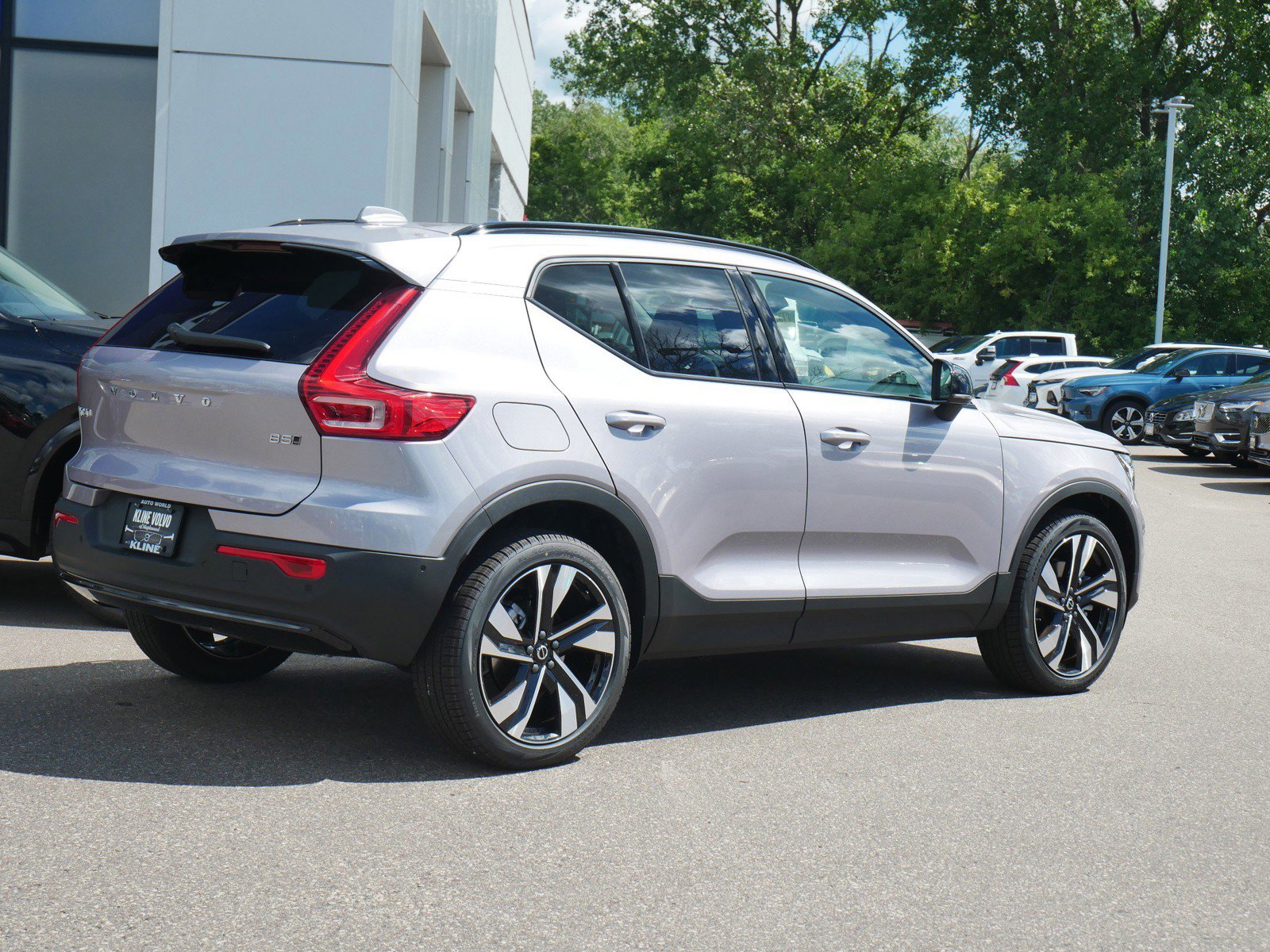 2026 Volvo XC40 Plus photo 3