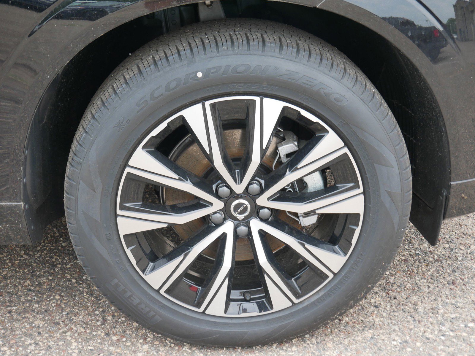 2025 Volvo XC60 B5 Core photo 4
