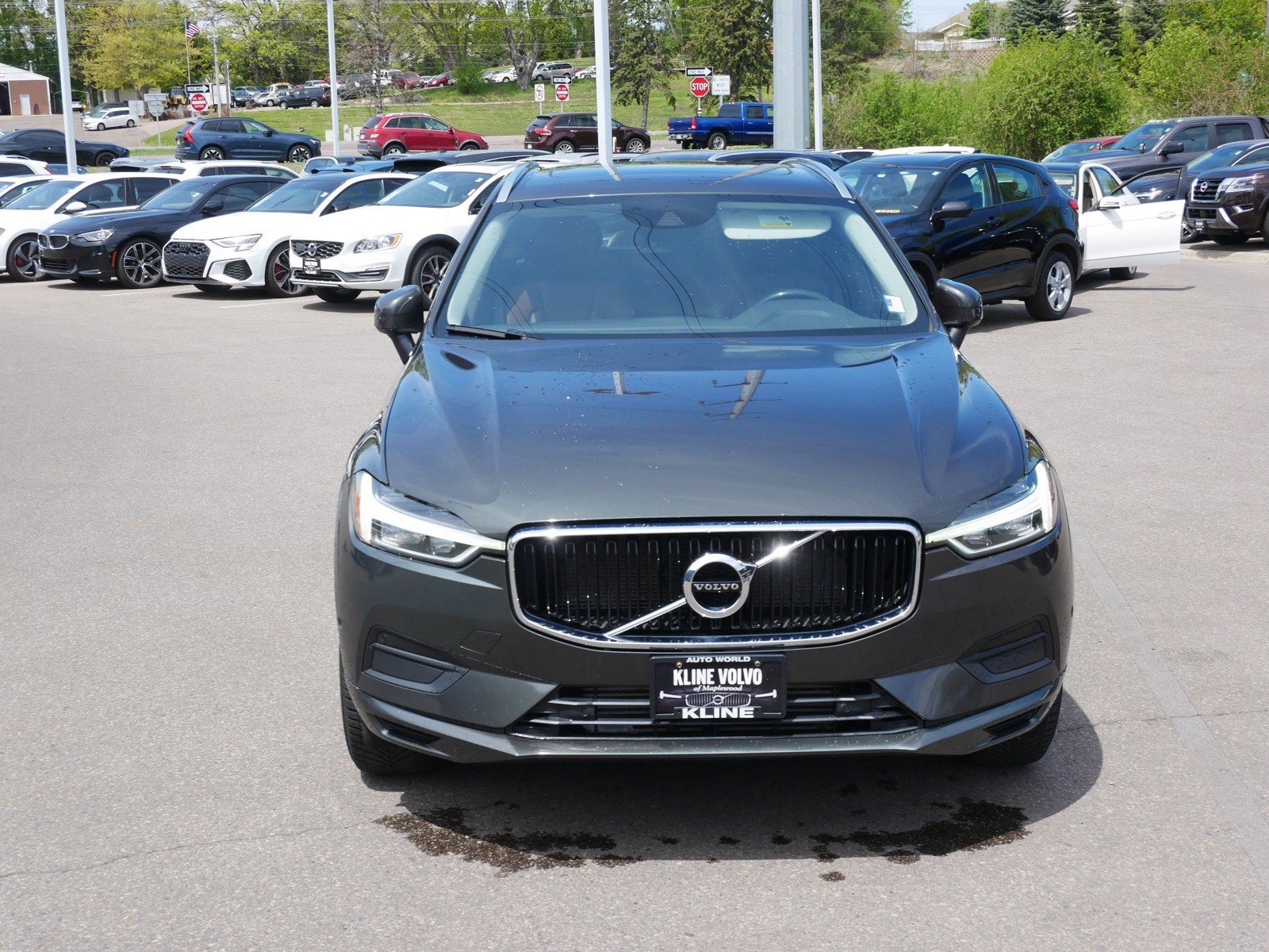 Used 2018 Volvo XC60 Momentum with VIN YV4102RKXJ1018731 for sale in Maplewood, Minnesota