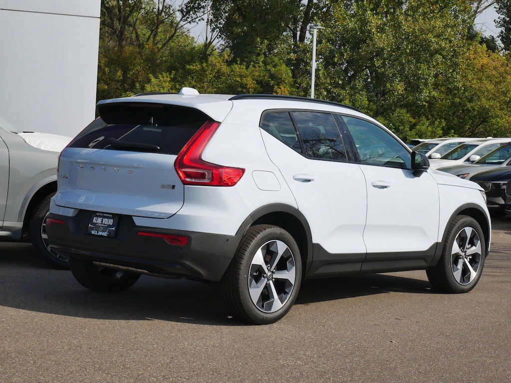 New 2026 Volvo XC40 B5 Plus SUV