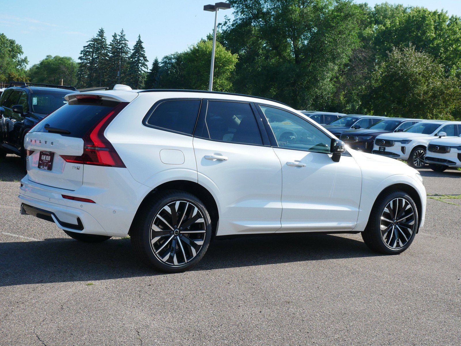 Shop New Volvo XC60 Plug-In Hybrid | Kline Volvo Cars Maplewood,MN