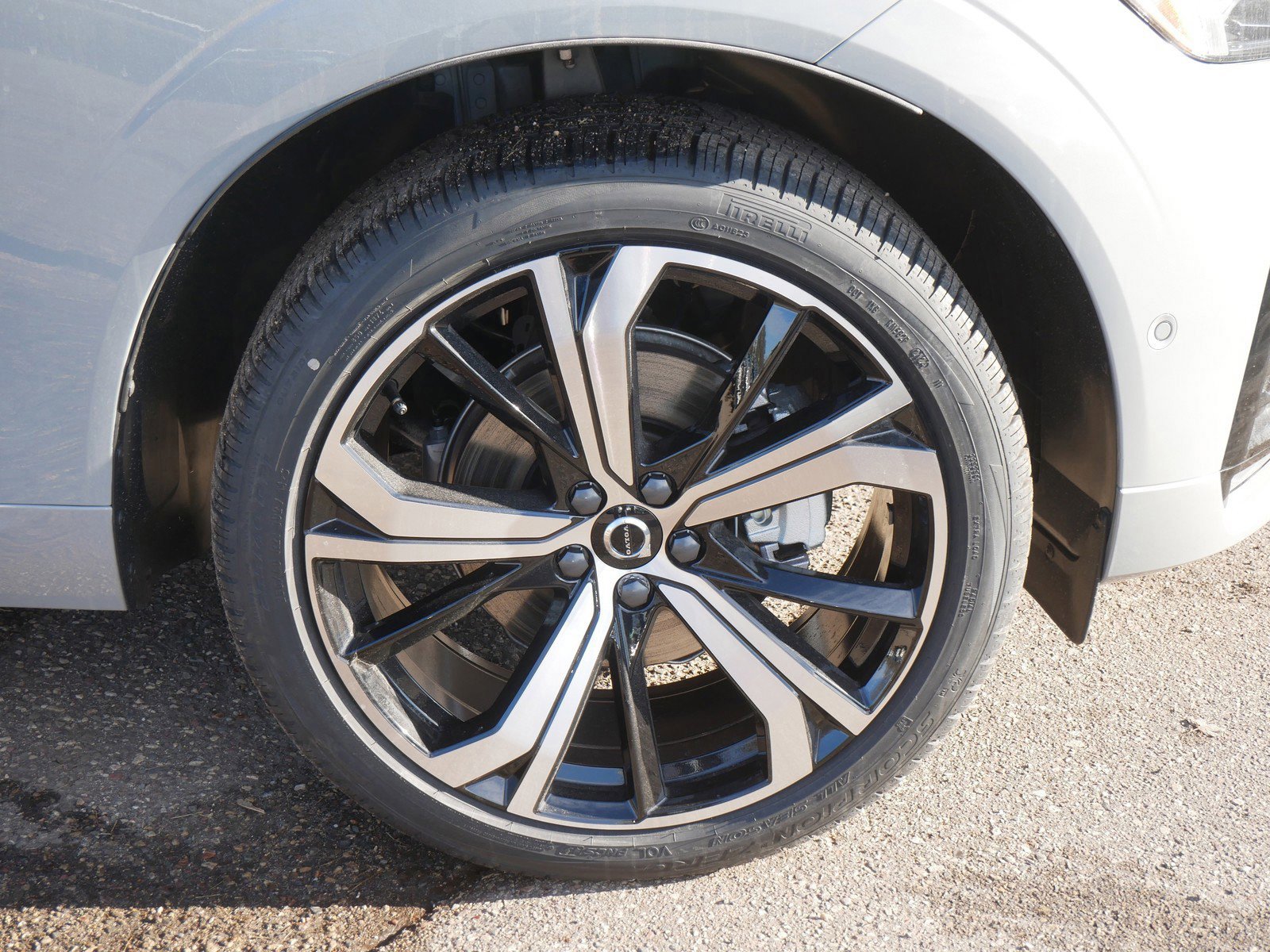 2025 Volvo XC60 B5 photo 4