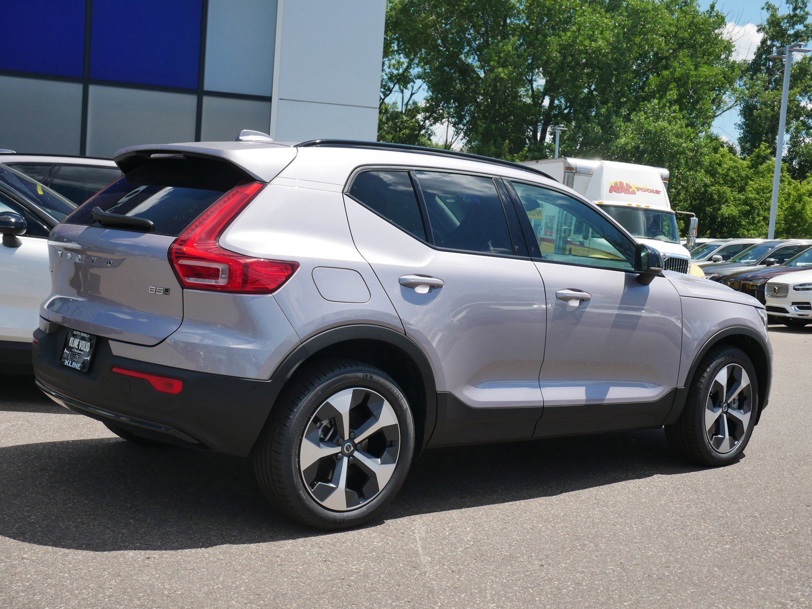 2026 Volvo XC40 Plus photo 3