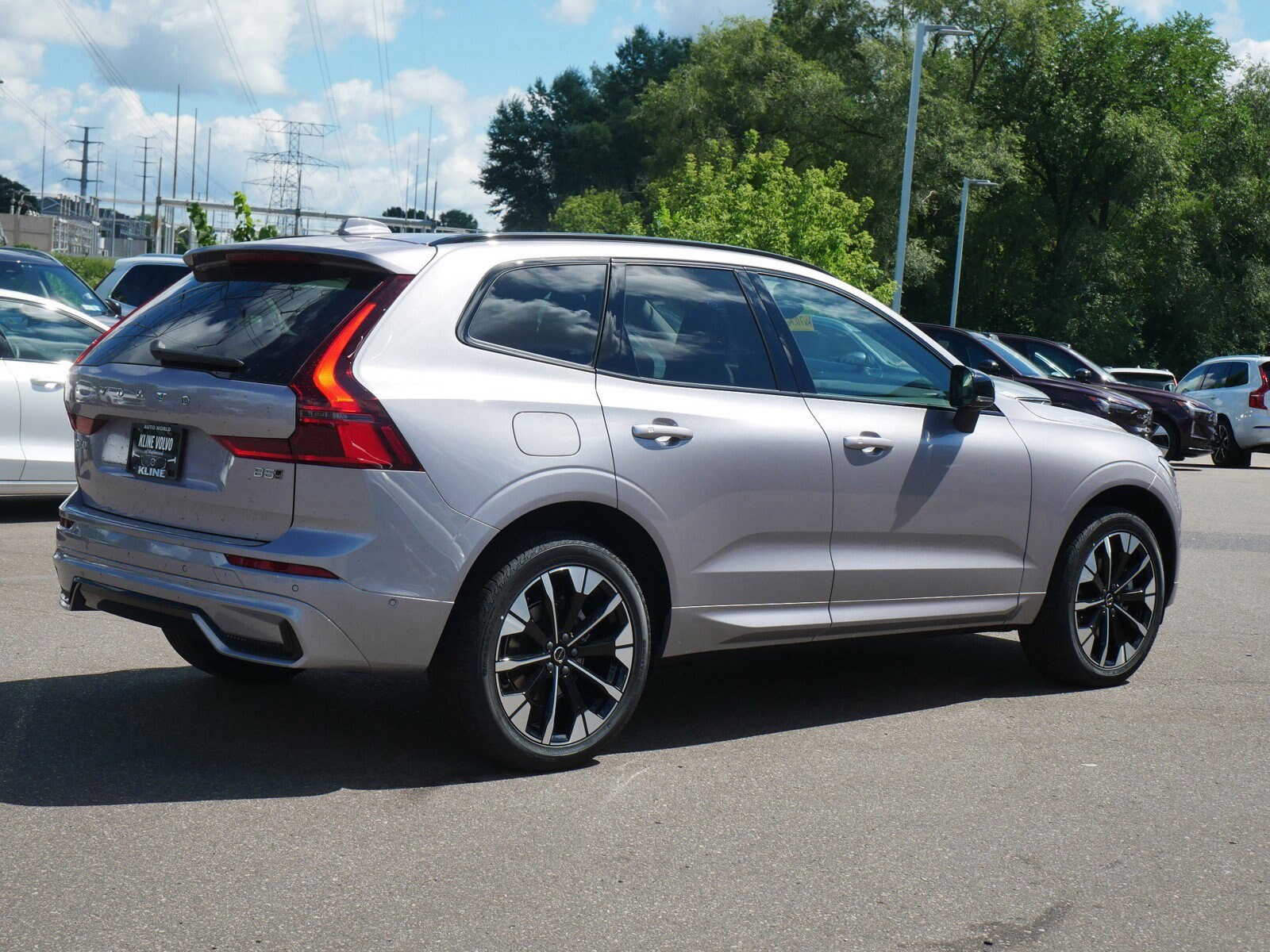 2026 Volvo XC60 B5 Plus photo 3