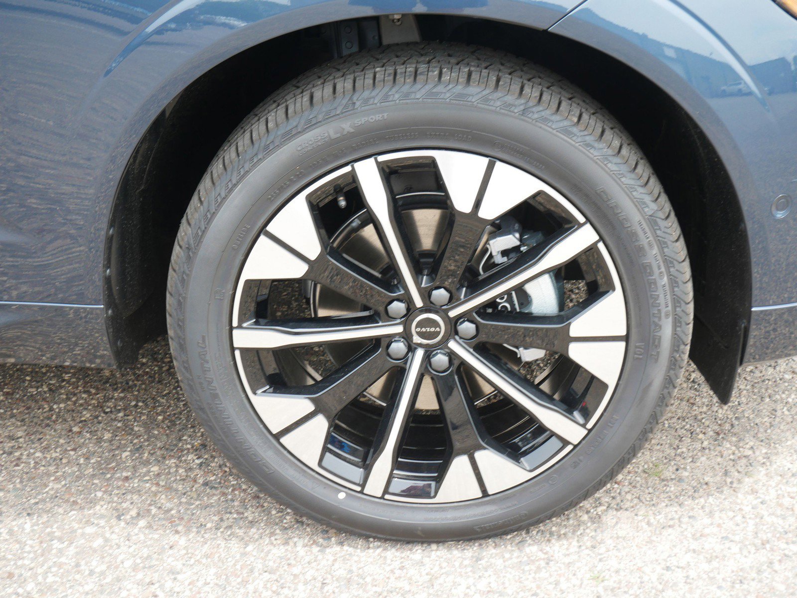2026 Volvo XC60 B5 Plus photo 2