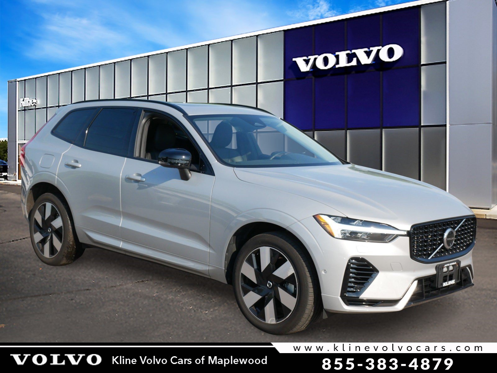2024 Volvo XC60 T8 Plus Dark Theme AWD's photo