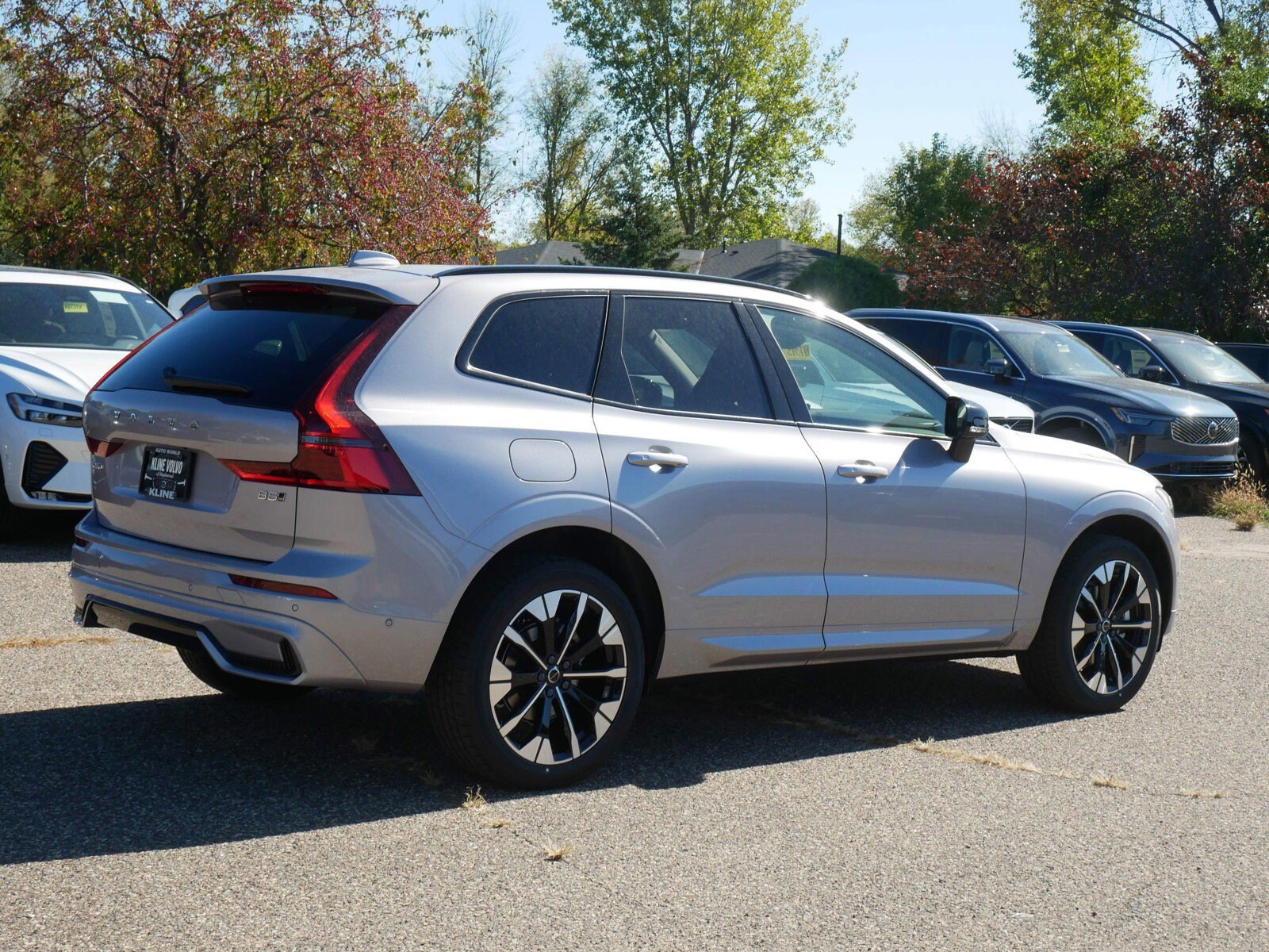 2026 Volvo XC60 B5 Plus photo 3