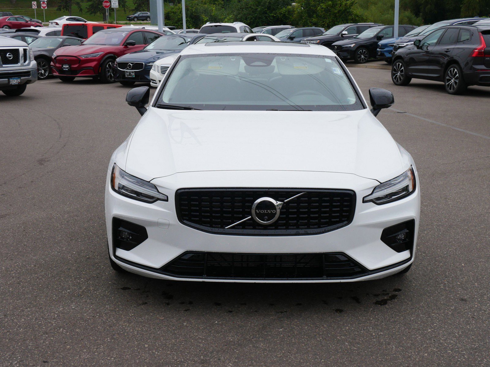 2024 Volvo S60 B5 AWD Plus photo 2