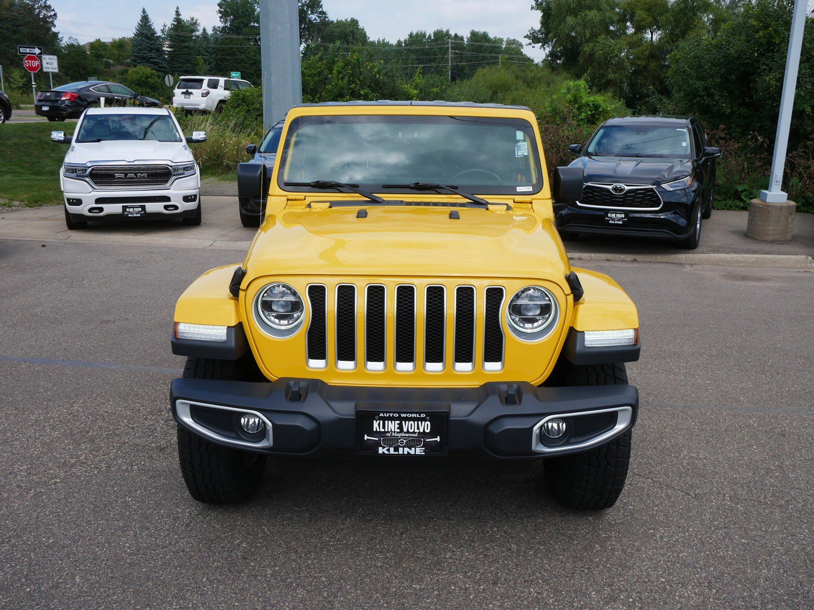 Used 2019 Jeep Wrangler Unlimited Sahara with VIN 1C4HJXEG1KW662569 for sale in Maplewood, Minnesota