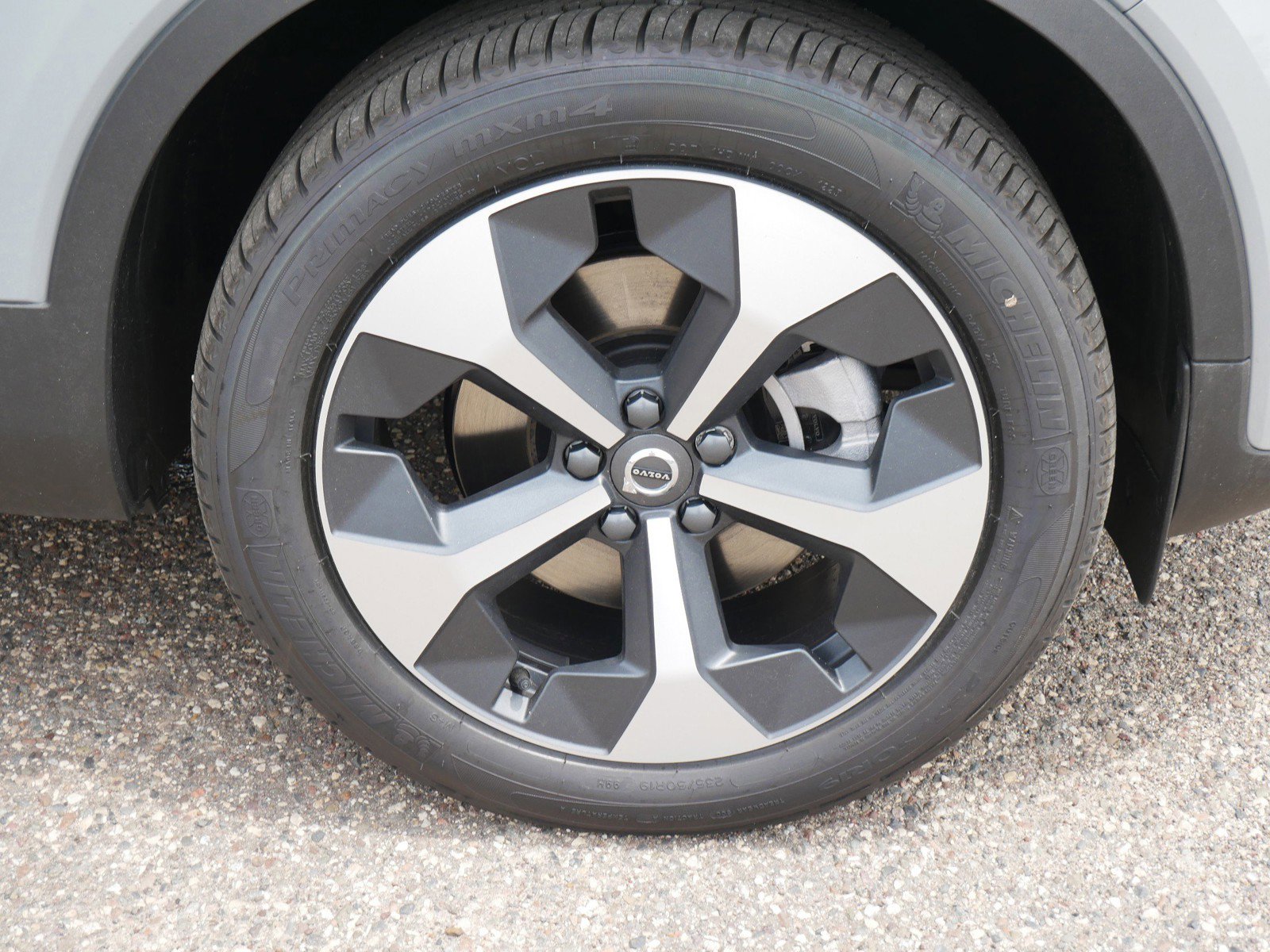 2026 Volvo XC40 Plus photo 3