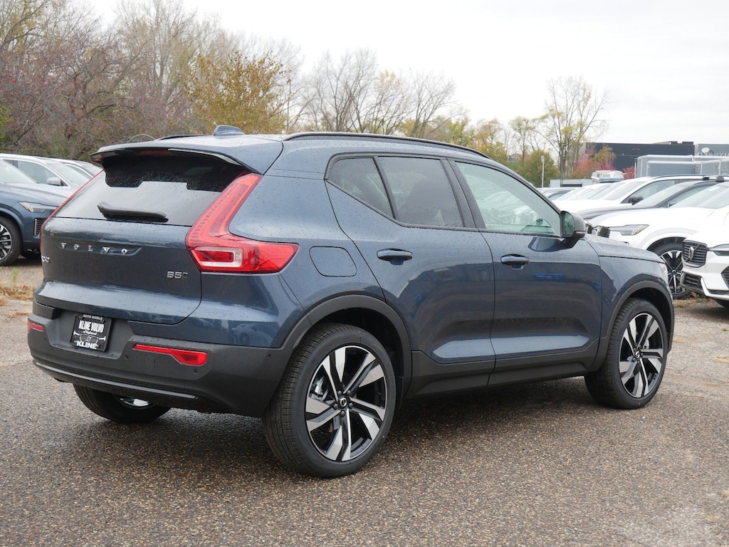New 2026 Volvo XC40 B5 Ultra SUV