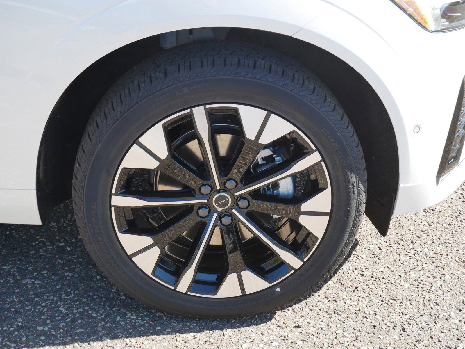 2026 Volvo XC60 B5 Plus photo 3