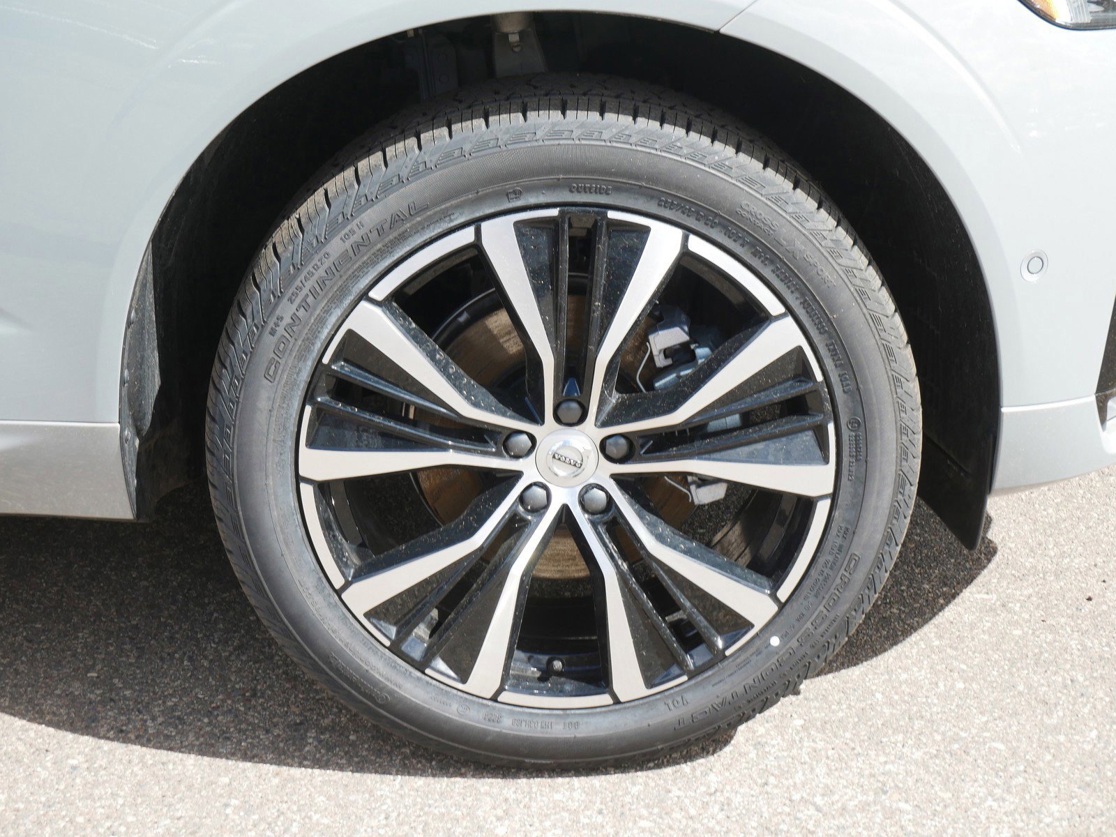 2025 Volvo XC60 B5 Plus photo 3