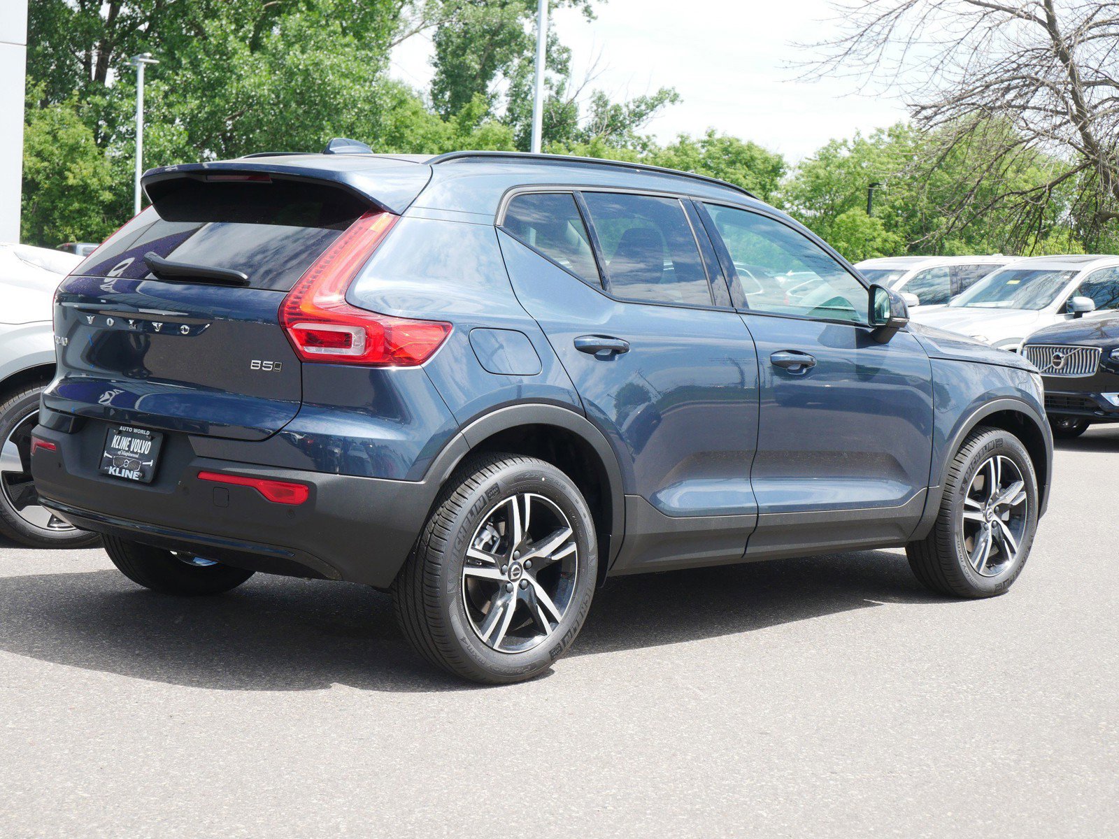 2026 Volvo XC40 Core photo 2