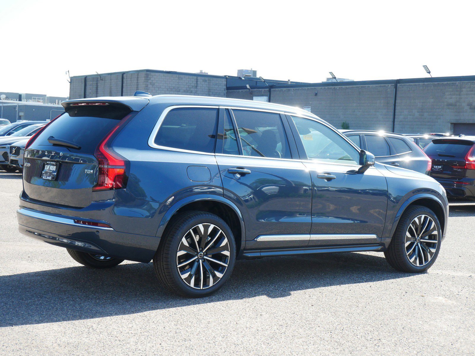 2025 Volvo XC90 T8 Core photo 3