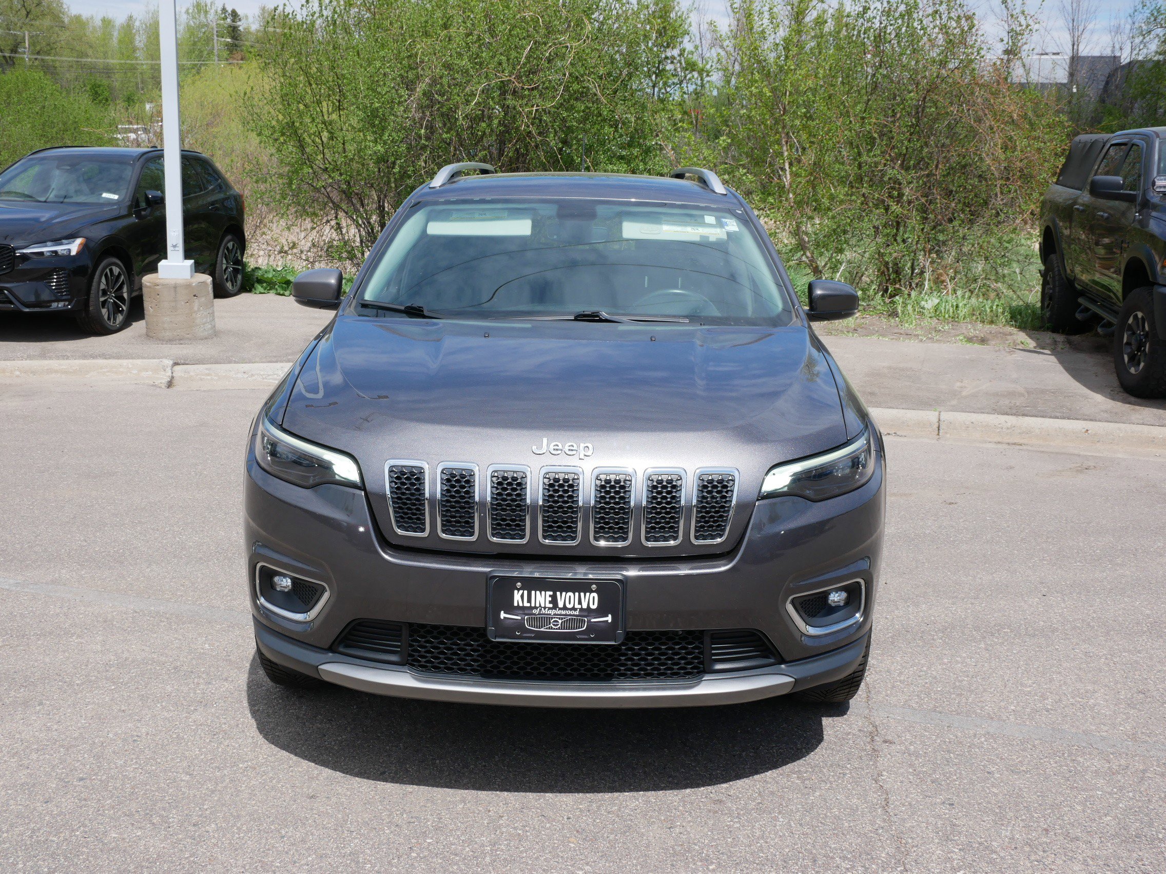 Used 2019 Jeep Cherokee Limited with VIN 1C4PJMDXXKD369843 for sale in Maplewood, Minnesota