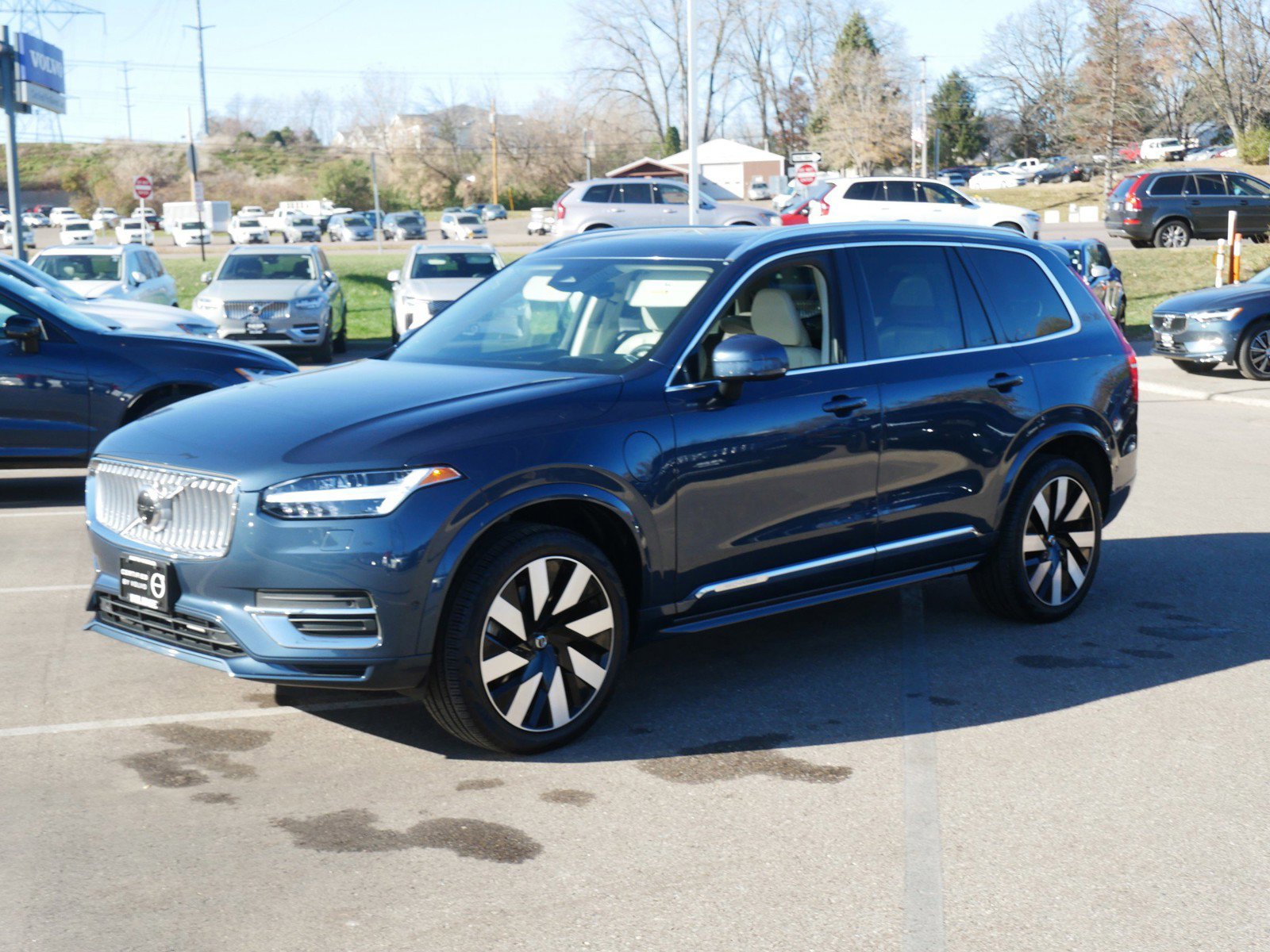 2023 Volvo XC90 Recharge T8 Ultimate photo 3