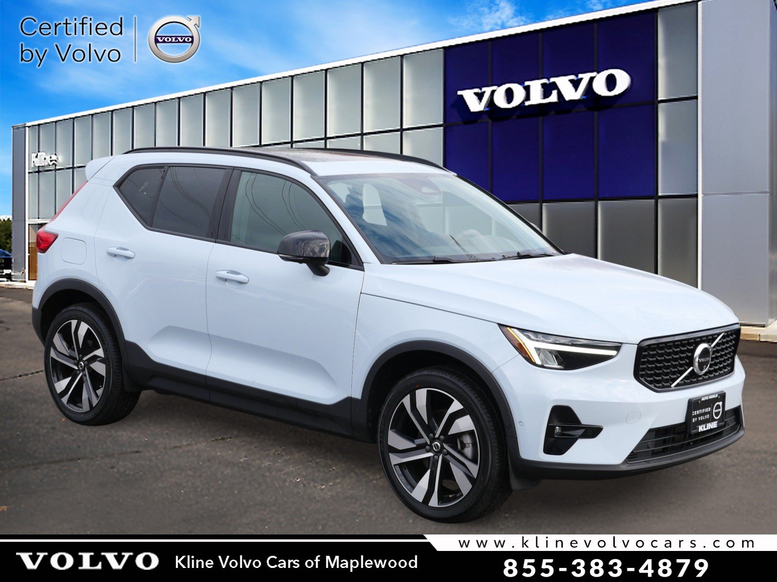 2024 Volvo XC40 B5 AWD Plus Dark Theme 