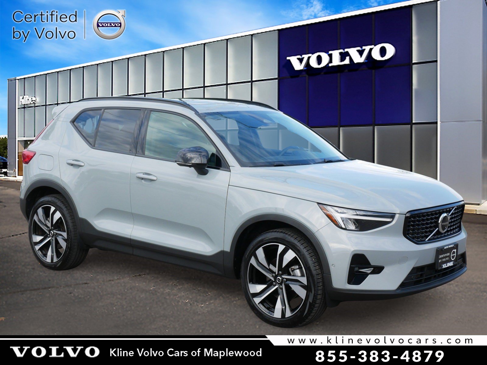 2025 Volvo XC40 B5 AWD Plus Dark Theme 