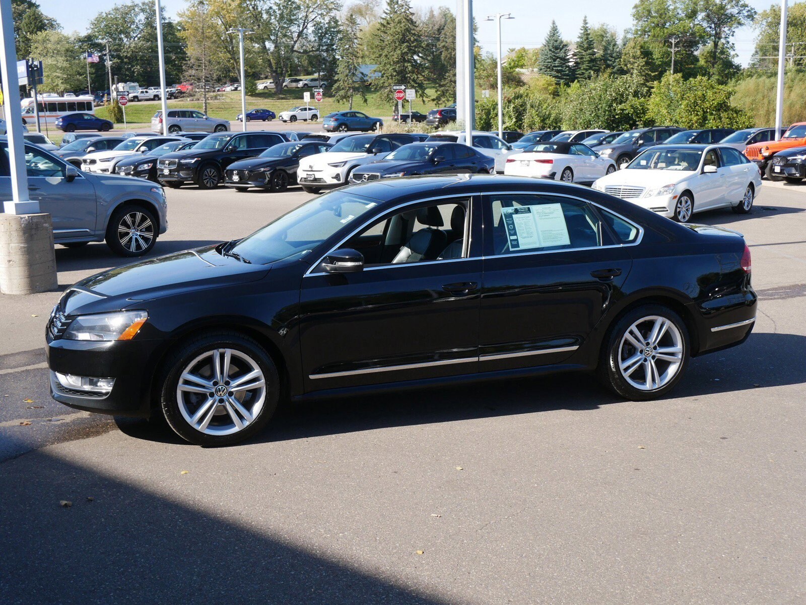 2013 Volkswagen Passat SEL Premium photo 3