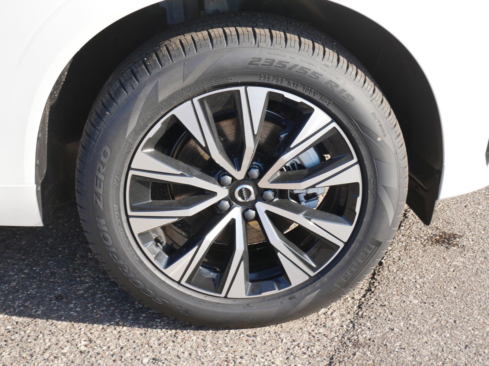 2025 Volvo XC60 B5 Core photo 4